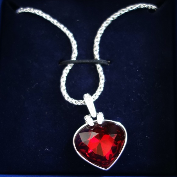 Swarovski Jewelry - Swarovski Oceanic light Siam Deep red pendant